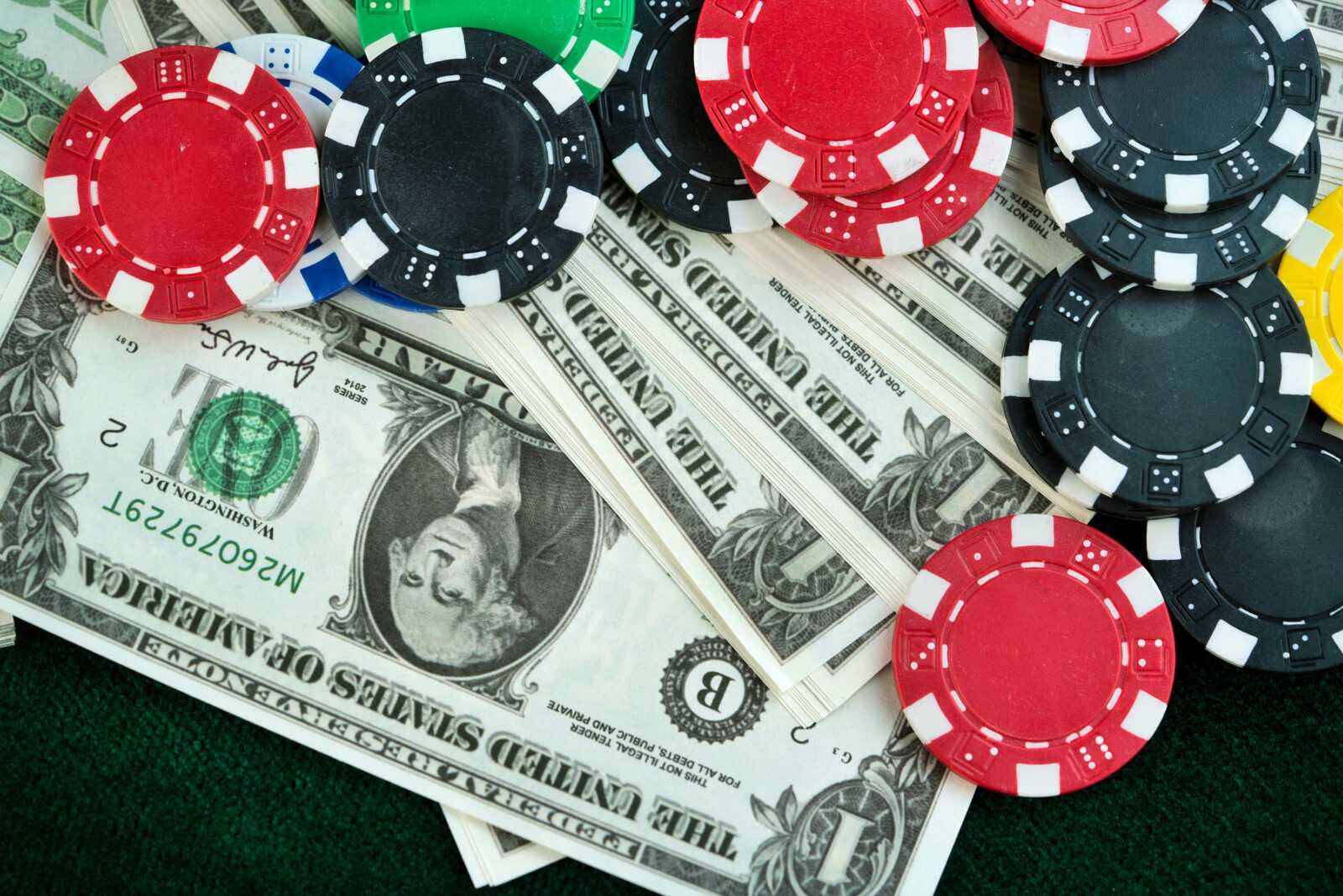 vecteezy money chips and gambling cards 3197927